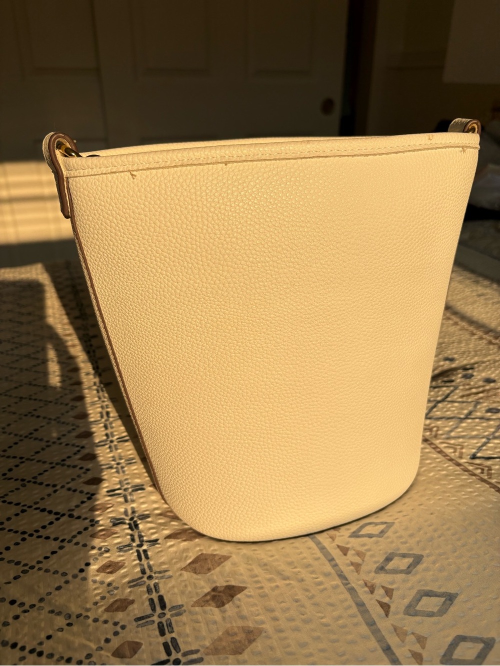 White Gold Chain-Handle Bucket Bag - Picture 2 of 10